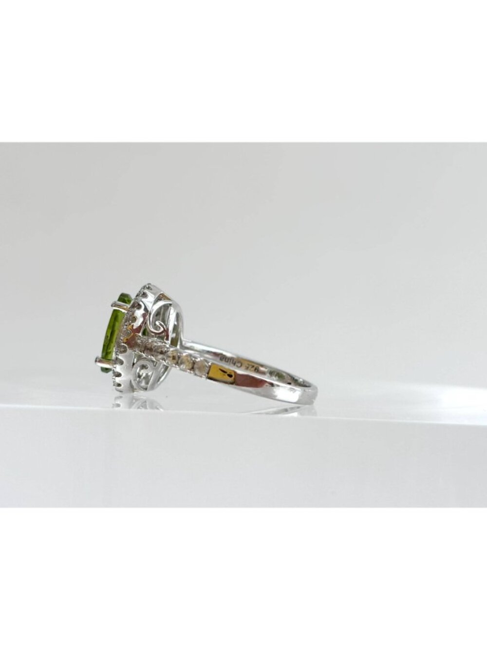 Peridot Gemstone Halo CZ Lined Sterling Silver 925 Vintage Ring - sz 7.25 - Picture 5 of 16